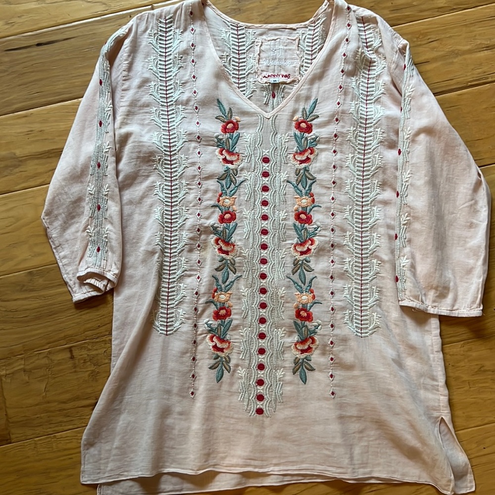 Johnny Was pink blouse with beautiful embroidery, Medium, light pink